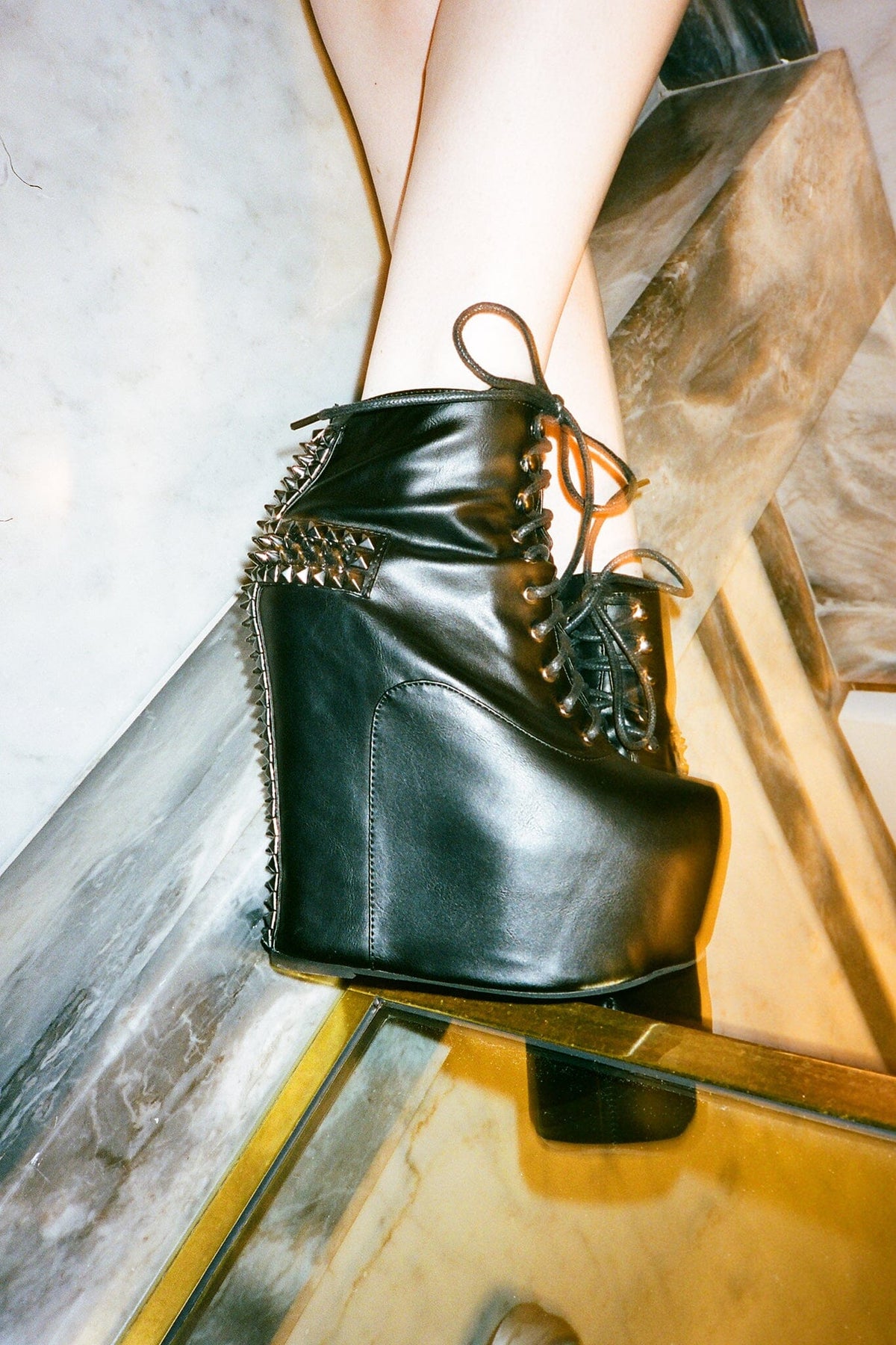 DAMSEL-CRS Jeffrey Campbell Platform Boot Black Pewter