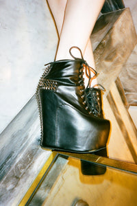 DAMSEL-CRS Jeffrey Campbell Platform Boot Black Pewter