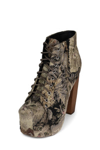 LITA-FAB Platform Boot Cat Tapestry
_hover
