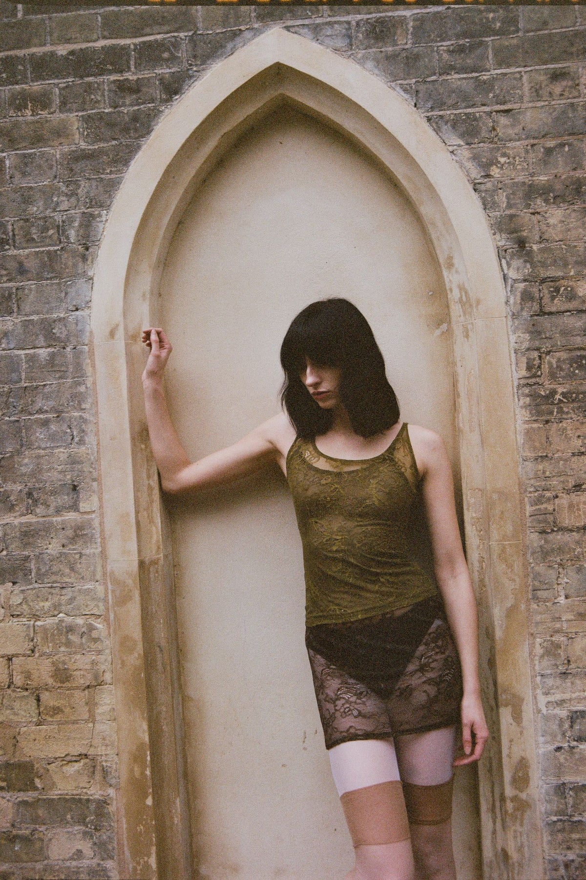 MELODIOUS Jeffrey Campbell Top Olive _hover